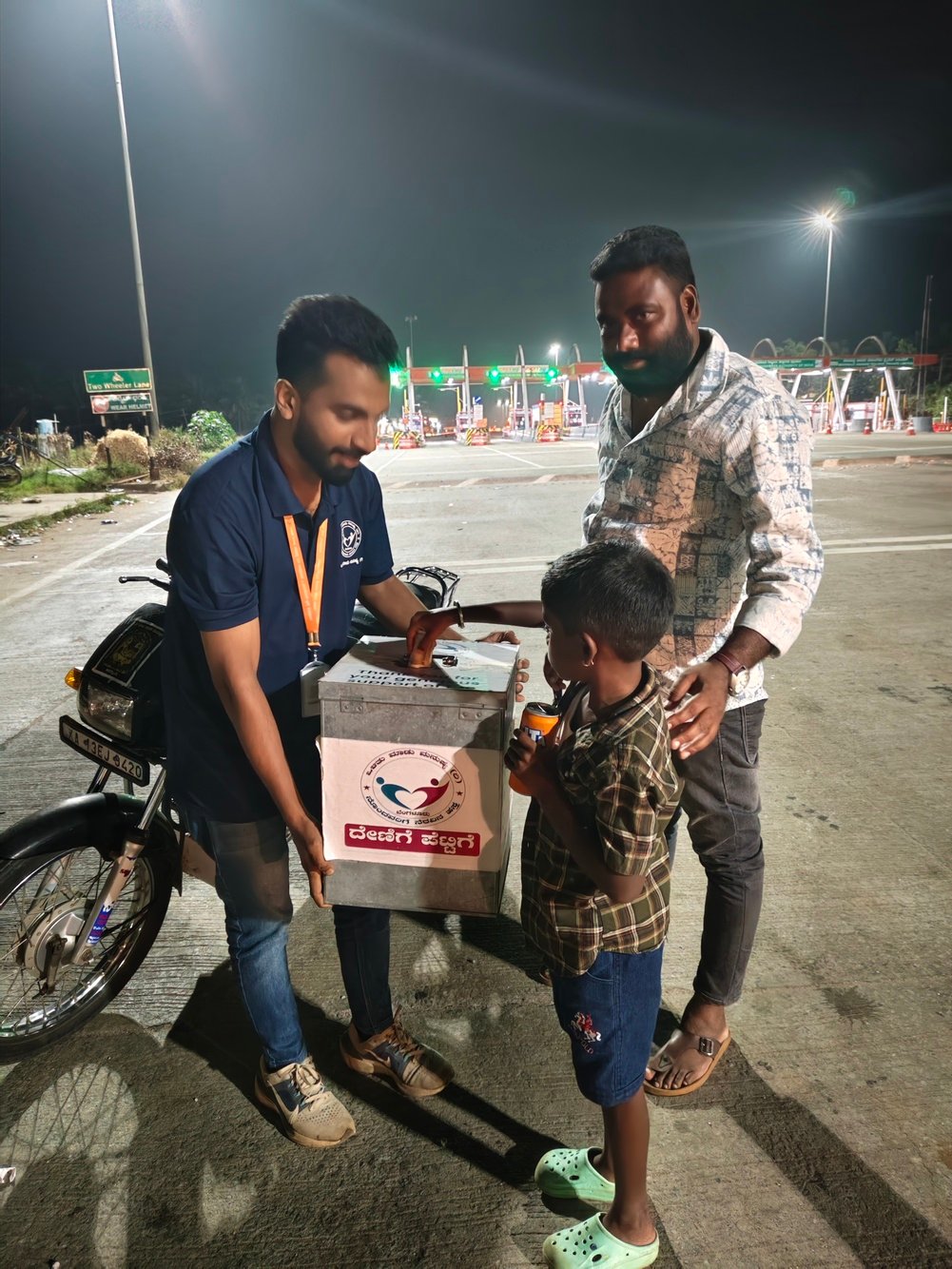 ಕರ್ನಾಟಕ ಸದಸ್ಯತ್ವ ಅಭಿಯಾನ ಯಾತ್ರೆಕ್ಕೆ ಒಳಿತು ಮಾಡು ಮನುಷ್ಯ ಎಜುಕೇಶನ್ ಚಾರಿಟೇಬಲ್ ಟ್ರಸ್ಟ್ ಪುಣ್ಯ ಕಾರ್ಯಕ್ಕೆ ದೇಣಿಗೆ ನೀಡಿದ ಪುಟ್ಟ ಬಾಲಕ ಚಾಲನೆ❤️ Omm teamomm Olithu madu manusya education charitable trust olithu madu manusya