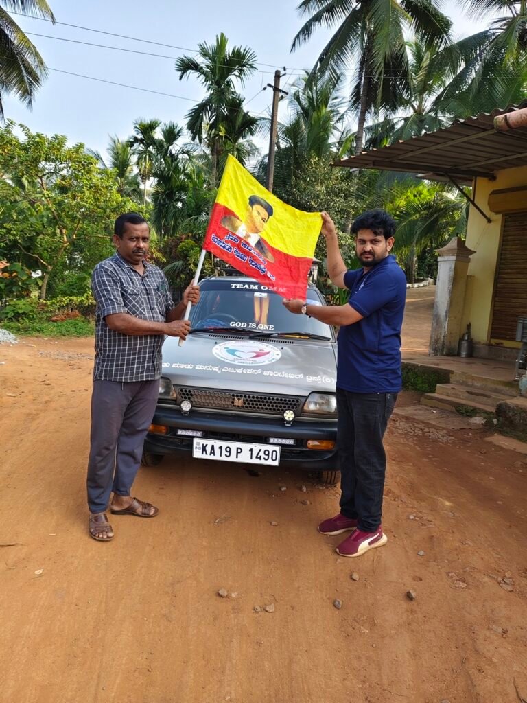 ಹಿರಿಯ ಆಟೋ ಸಾರಥಿ ಇಸಾಕ್ ಅವರು ನಮ್ಮ ಒಳಿತು ಮಾಡು ಮನುಸ ಎಜುಕೇಶನ್ ಚಾರಿಟೇಬಲ್ ಟ್ರಸ್ಟ್ ಇದರ ಕರ್ನಾಟಕ ಸದಸ್ಯತ ಅಭಿಯಾನ ಯಾತ್ರೆಗೆ ಚಾಲನೆ ನೀಡಿದ ಕ್ಷಣ issaq auto driver Omm teamomm omm