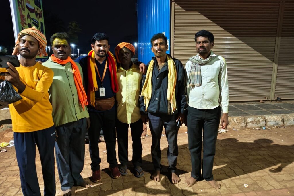 ಉತ್ತರ ಕನ್ನಡದಲ್ಲಿ ಮೇಲೆ ಇರುವ ಅಭಿಮಾನ ನೋಡಿದ್ರೆ ನಮಗೆ ಸಂತೋಷವಾಗ್ತಿದೆ ಮುಂದೊಂದು ದಿನ ಉತ್ತರ ಕರ್ನಾಟಕದಲ್ಲಿ ಒಳಿತು ಮಾಡು ಮನುಷ್ಯ ಎಜುಕೇಶನ್ ಚಾರಿಟೇಬಲ್ ಟ್ರಸ್ಟ್ ಹೊಸ ನಾಡನ್ನು ಕಟ್ಟಲಿದೆ OLITHU MADU MANUSYA OMMTEAM TEAMOMM OMMTRUST OMM OLITHUMADUMANUSYA